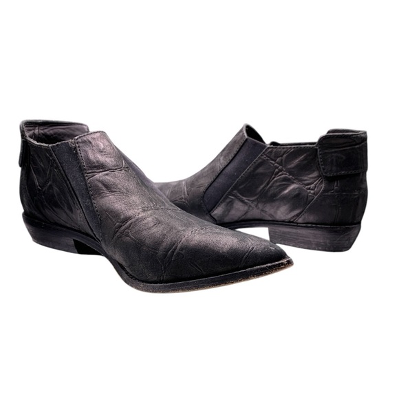 L.A.M.B. Gwen Stefani Memento Black Textured Pointy Toe Bootie Croc Embossed - Picture 6 of 14